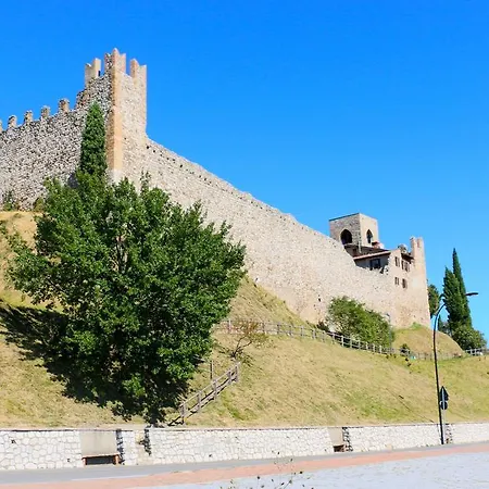 Monica Padenghe sul Garda
