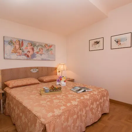 Monica Villa Padenghe sul Garda